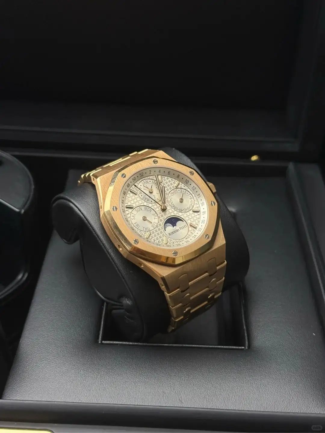 Audemars Piguet Royal Oak Perpetual Calendar Silver 26574OR.OO.1220OR.01 - view 4