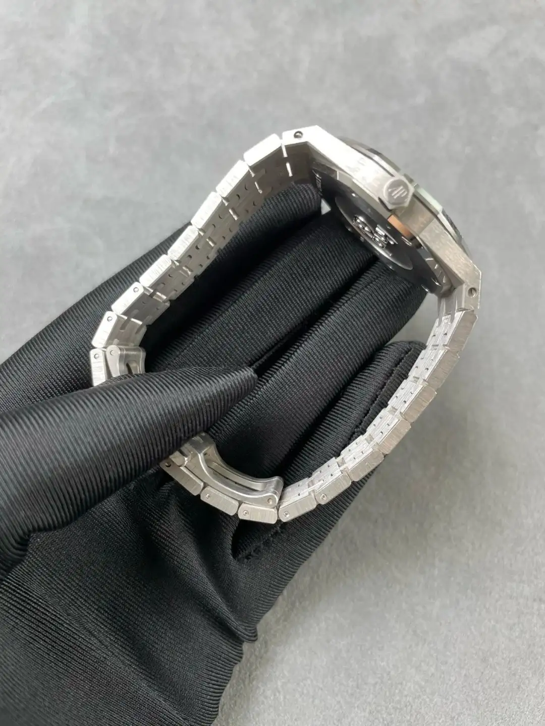 Audemars Piguet Royal Oak Frosted Gold Quartz Black 67653BC.GG.1263BC.02 - view 7
