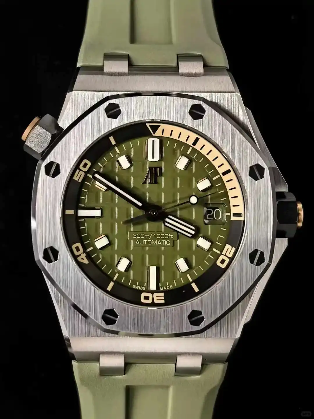 Audemars Piguet Royal Oak Offshore Diver Green 15710ST.OO.A052CA.01 - view 4