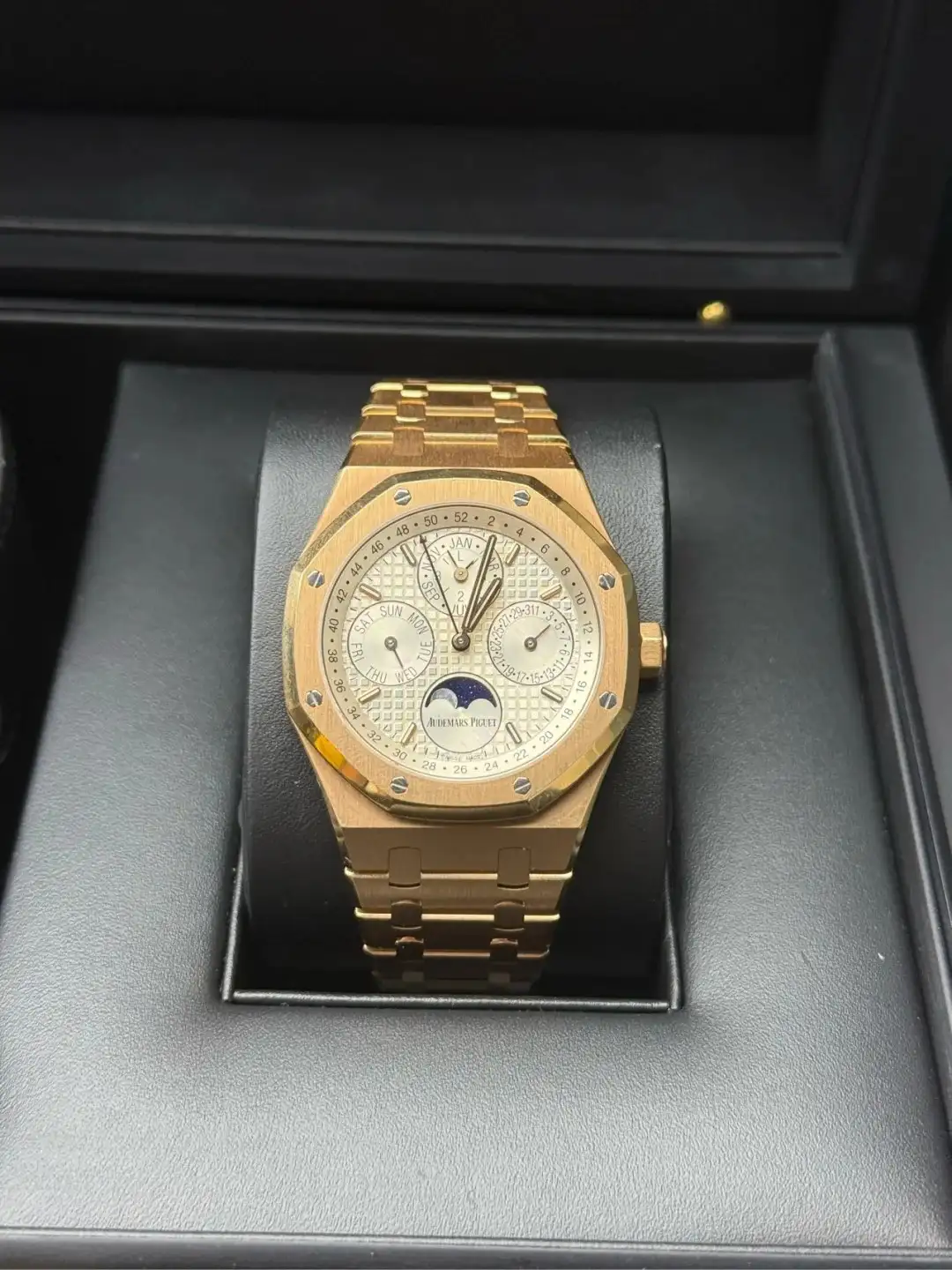 Audemars Piguet Royal Oak Perpetual Calendar Silver 26574OR.OO.1220OR.01 - view 3