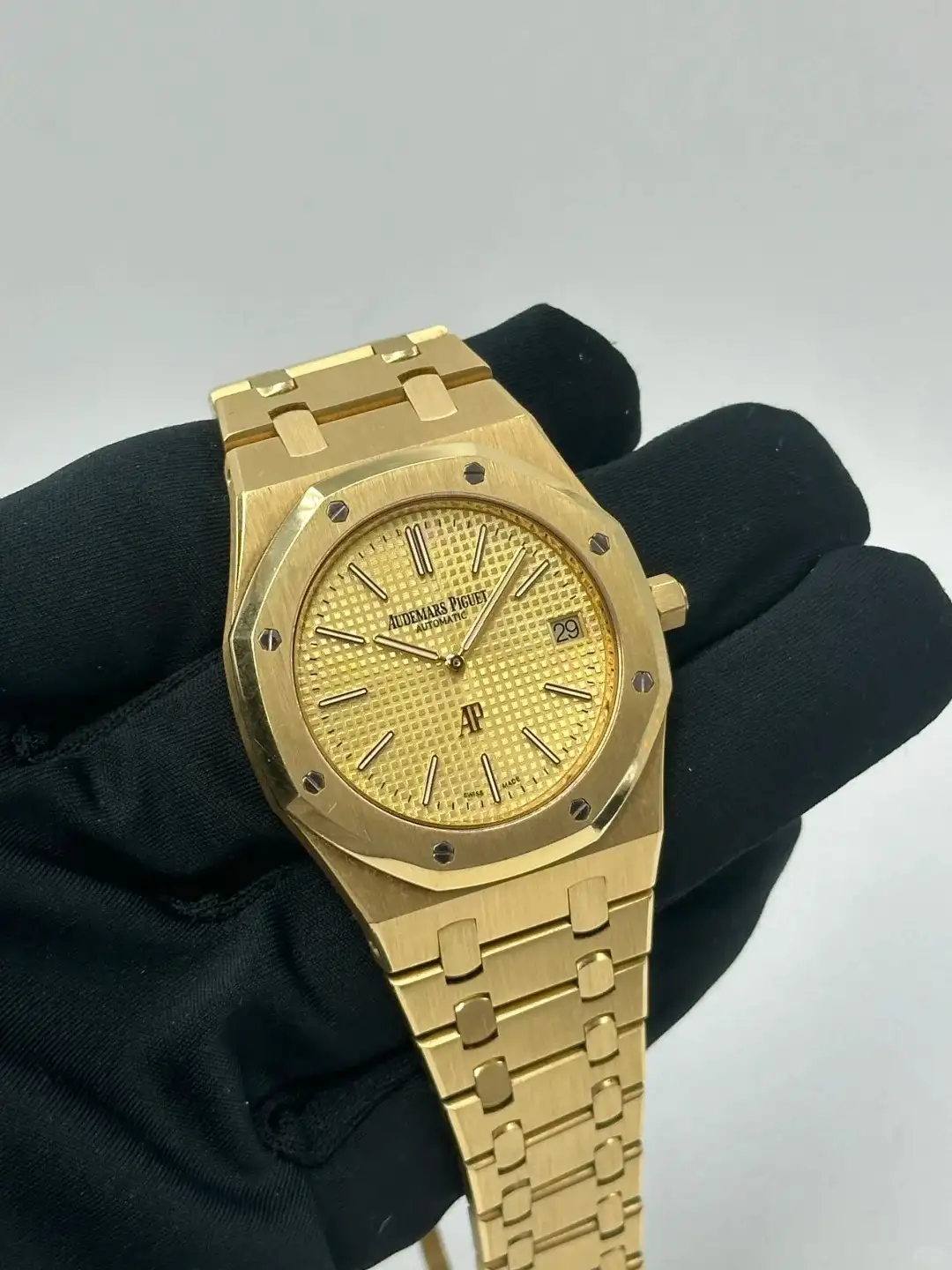 Audemars Piguet Royal Oak Jumbo Extra-Thin Gold 15202BA.OO.1240BA.02 - view 4